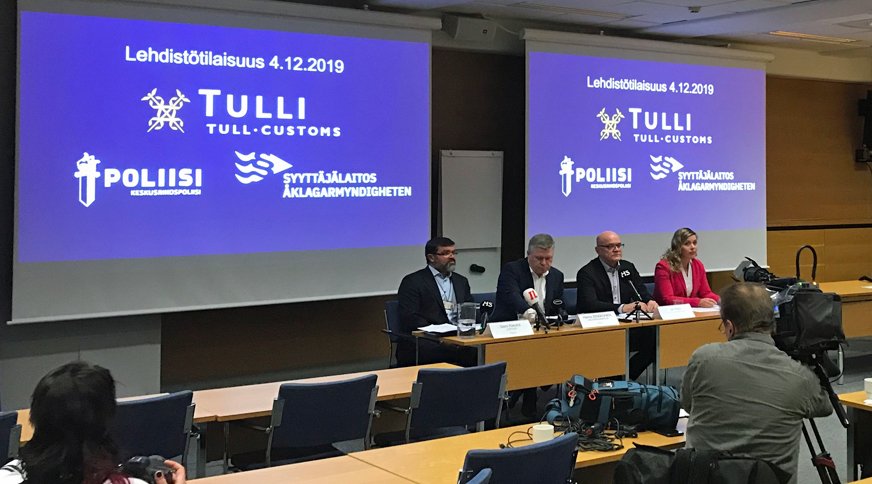 Tullin, KRP:n ja syyttäjänlaitoksen yhteinen lehdistötilaisuus. Kuvassa puhujat.