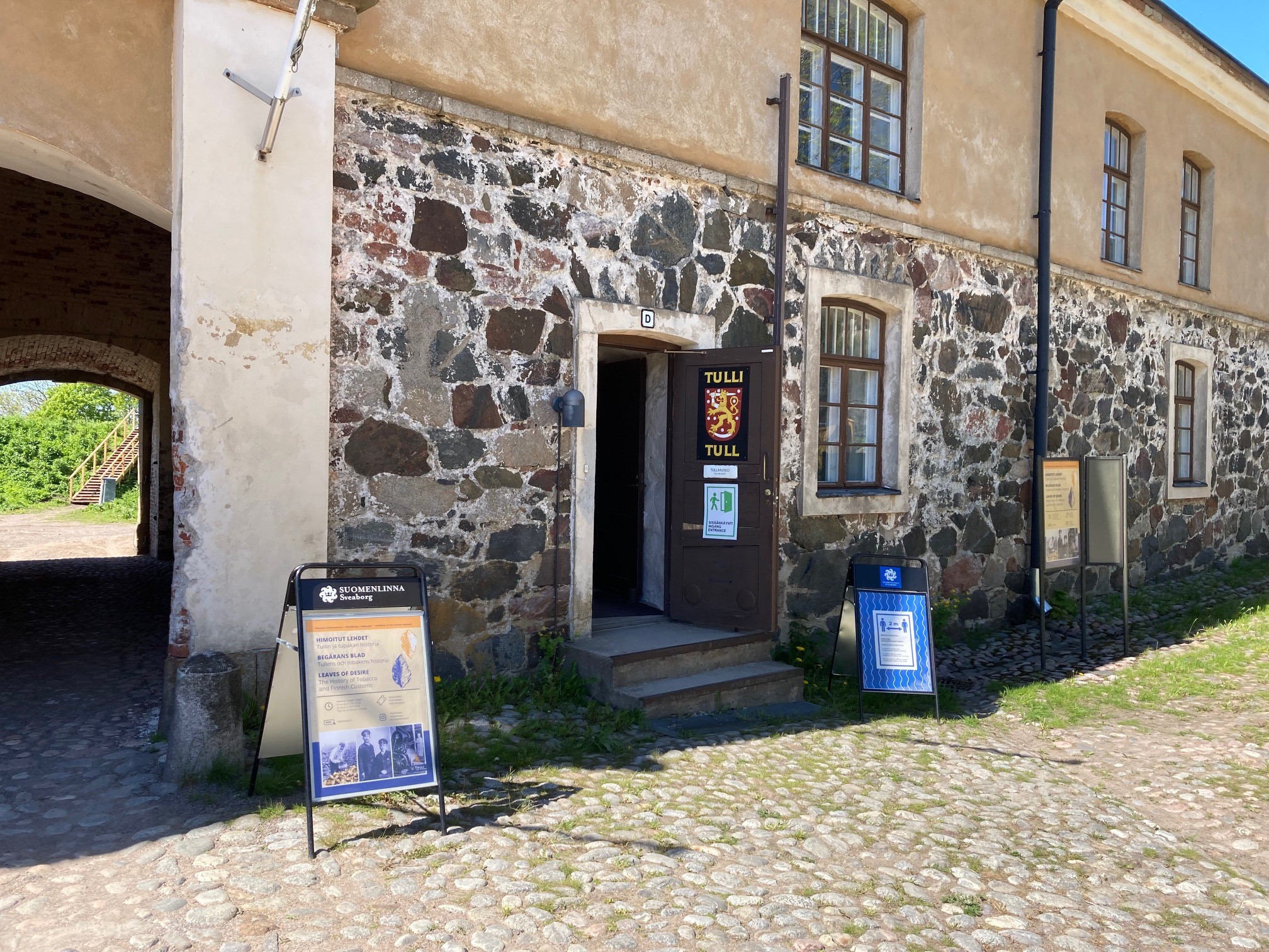 Alun perin vuonna 1930 perustettu Tullimuseo on toiminut 1990-luvun alusta lähtien Suomenlinnassa osoitteessa Suomenlinna B 20 D.