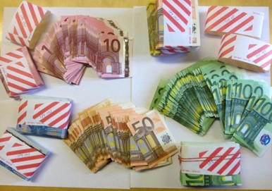 Eri suuruisia euron setelinippuja